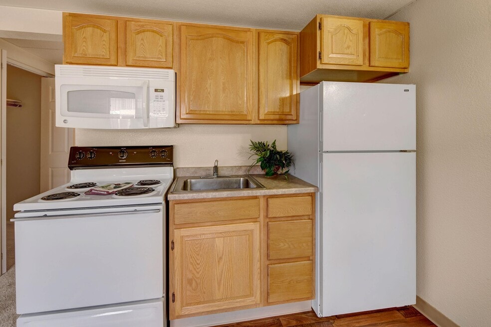 College View Apartments - Kitchen