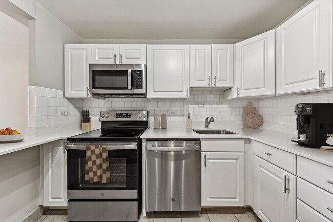 300 E Ohio St unit 802, Chicago, IL 60611 - photo 2