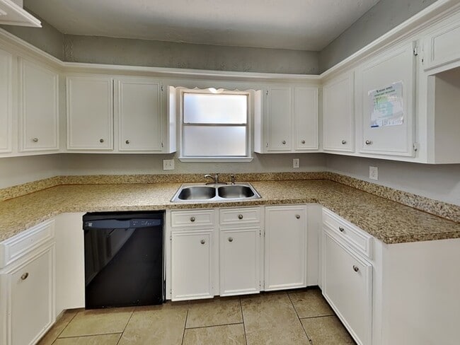 7726-7712 12 Fairway Ln, Humble, TX 77346 - photo 5