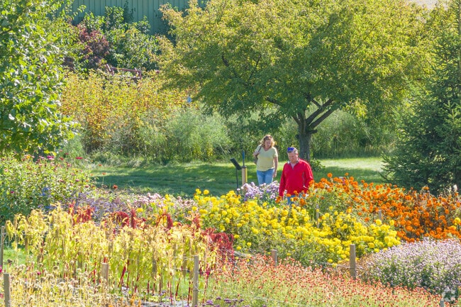 Countryside Flower Shop near La Fox offers year-round plants and décor.