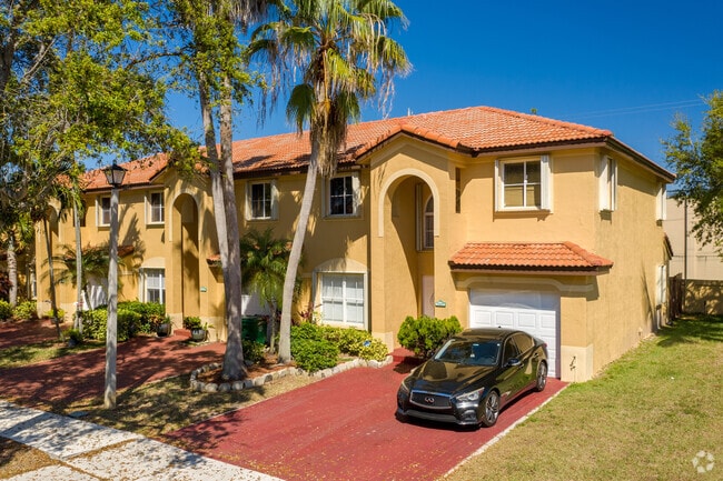 Modern townhomes are found throughout the Plantation Acres neighborhood of Sunrise, FL.