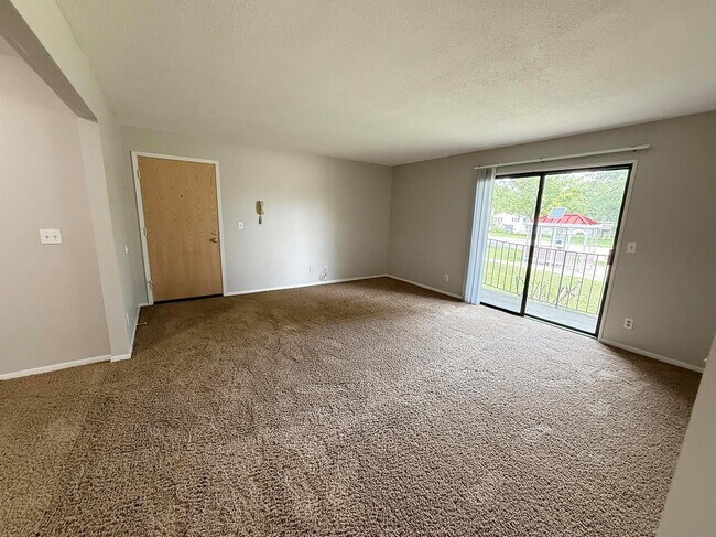 Forrest Edge Apartments, Peoria, IL 61604 - photo 4