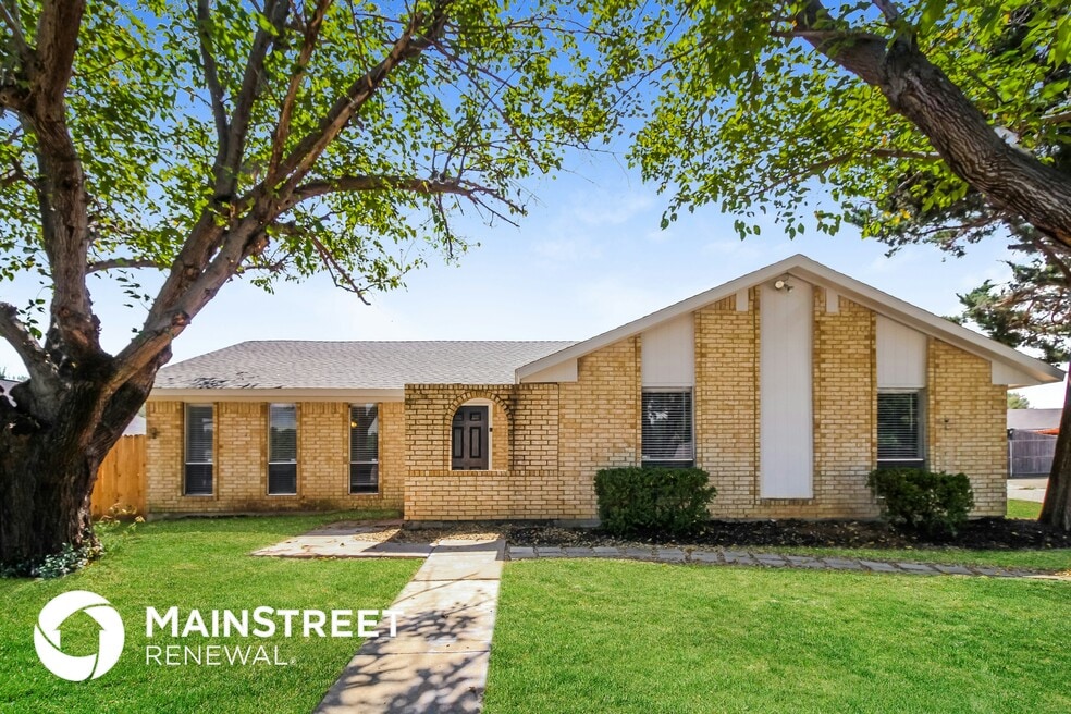 1638 Chisolm Trail, Lewisville, TX 75077 - photo 1