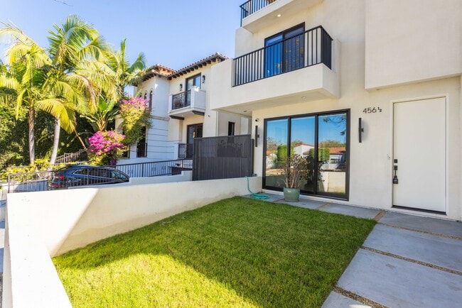 456 N Poinsettia Place, Los Angeles, CA 90036 - photo 2