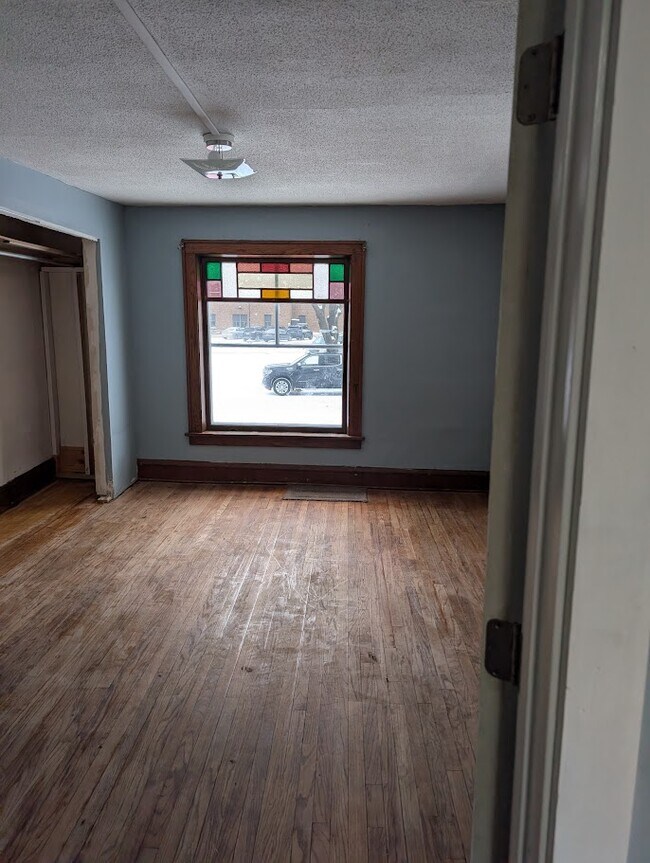 611 4th St SW, Willmar, MN 56201 - photo 4