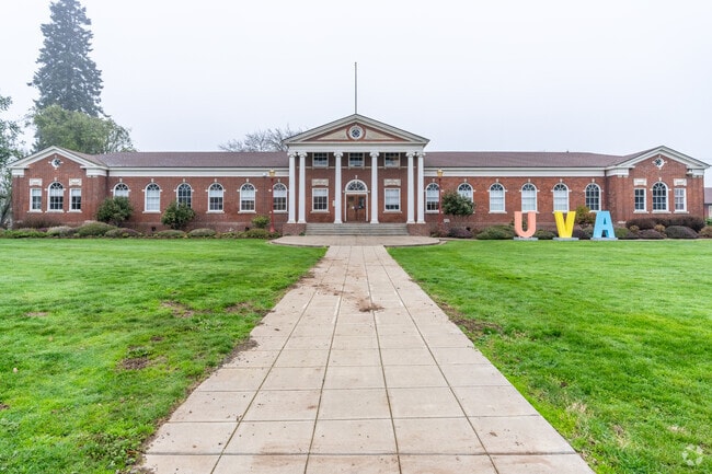 Umpqua Valley Arts offers exhibits and shows throughout the year in Roseburg.