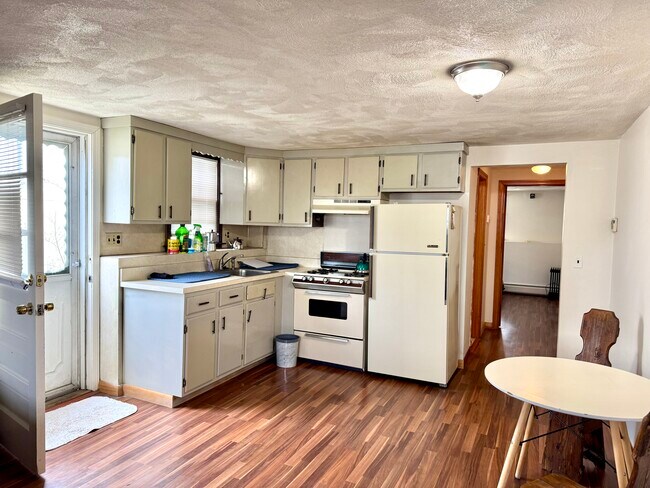 93 Sigourney St unit 1, Revere, MA 02151 - photo 2