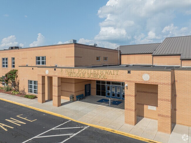 The student to teacher ratio at F. Niel Postlethwait is 16:1.