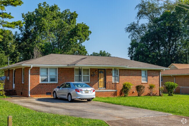Red brick ranch homes are intertwined into the West Huntsville neighborhood.