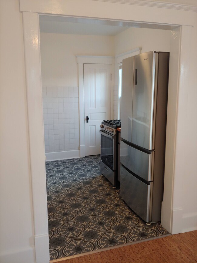 704 S Broadway Ave unit Apartment 2, Urbana, IL 61801 - photo 5