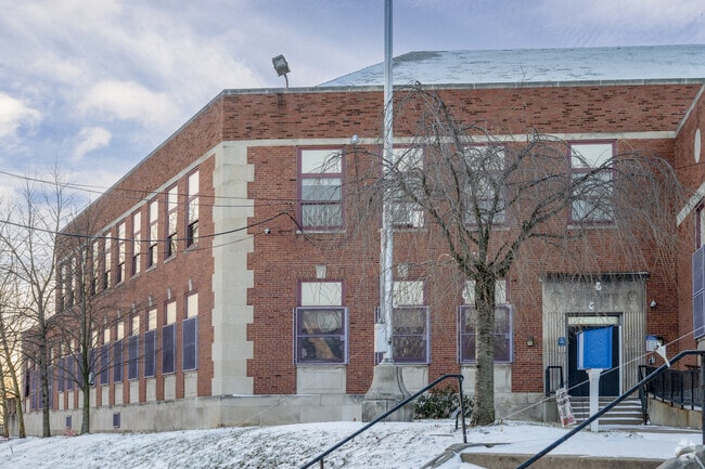 According to test scores 37% of Pittsburgh Whittier K-5 students are proficient in reading.