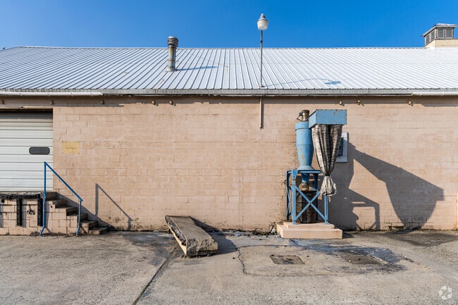 A disused agricultural building in Atlantic hints at the area’s deep farming roots and the ever-changing rural economy.