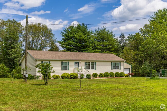 Ranch style homes are beautifully maintained and beautify the streets of Deerpark, NY.