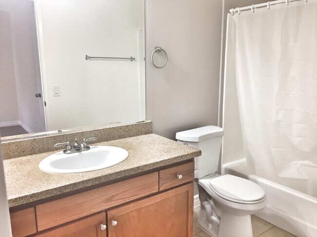 8735 Variel Ave unit 104, Canoga Park, CA 91304 - photo 4