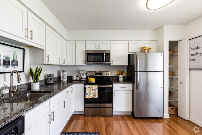 2BR, 2BA - Kitchen