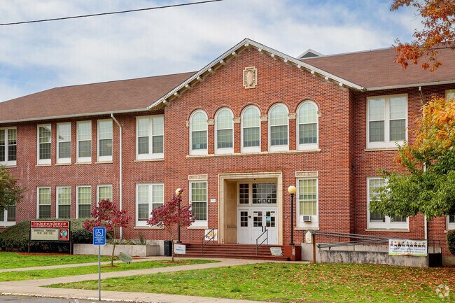 Independence Elementary School has dozens of effective and excellent teachers in Independence.