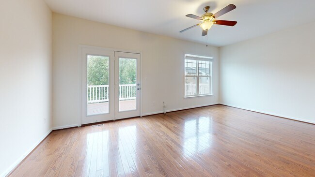 9218 Dawkins Crest Cir, Bristow, VA 20136 - photo 2