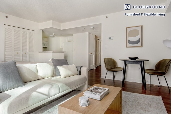 400 8th St NW unit FL5-ID577, Washington, DC 20004 - photo 4