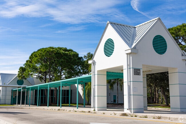 Southport Middle School, which earns a B-minus is located right in Lyngate.