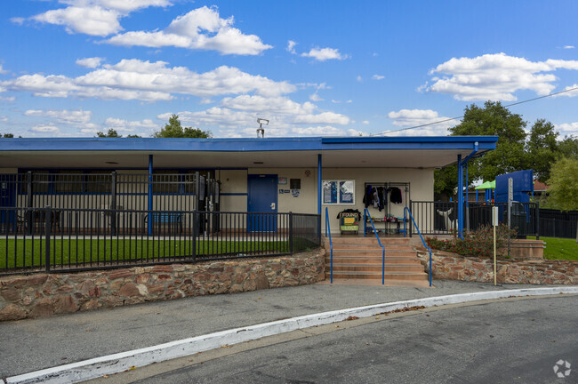 Clifford School focuses on the higher education of its students in San Mateo.