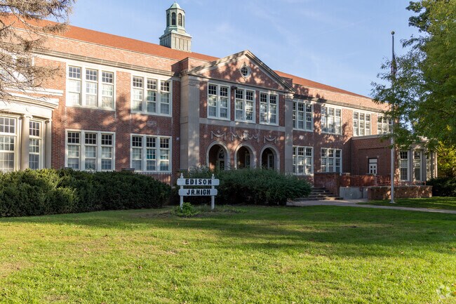 Edison Jr High School cultivates a supportive learning atmosphere.