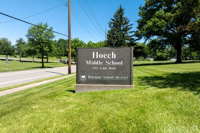 Hoech Middle School serves students in grades 6-8.