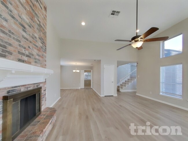 5711 Kiowa Timbers Dr, Humble, TX 77346 - photo 3