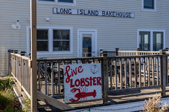 Byers & Sons Long Island Bakehouse is a popular restaurant in the summertime.