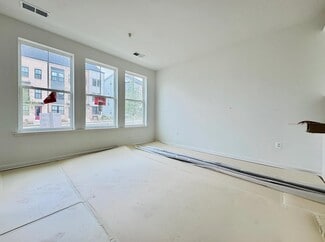 2617 River Birch Rd, Herndon, VA 20171
