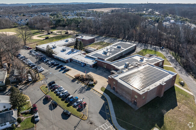Memorial Elementary School has an overall rating of A- on NICHE.