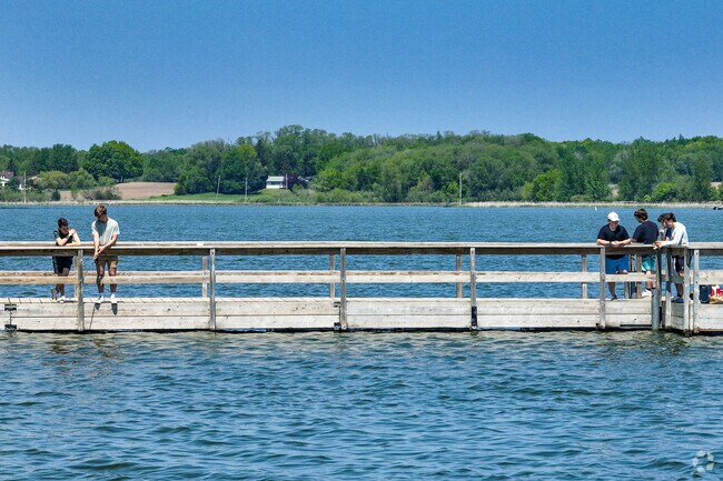 Beebe Lake Regional Park has a fishing pier for anglers to try their luck.