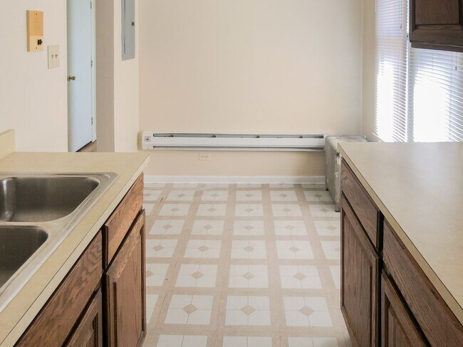 627 W Melrose St unit G2, Chicago, IL 60657 - photo 4