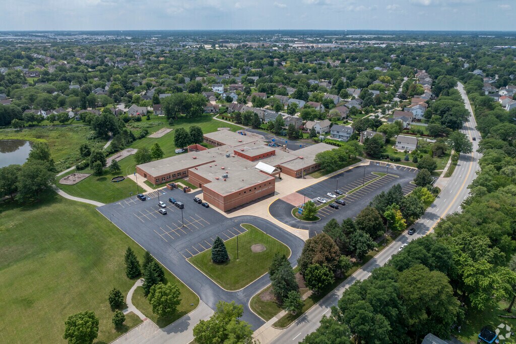 Erickson Elementary School is located conveniently in a residential area.