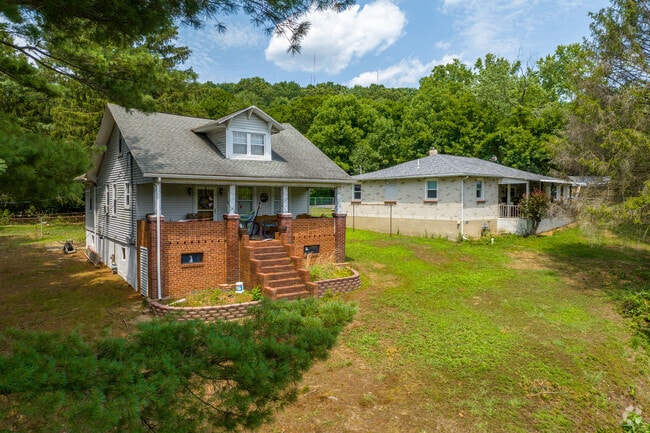 Single story cape cods sit next to single story ranchers in Jalappa.
