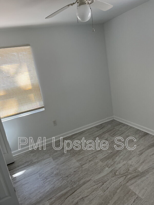 201 Chandler Dr unit 32D, Gaffney, SC 29340 - photo 3