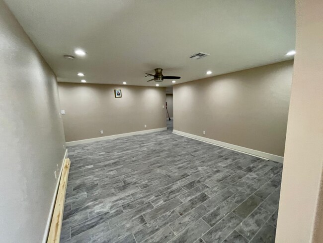 7132 W Almeria Rd, Phoenix, AZ 85035 - photo 5