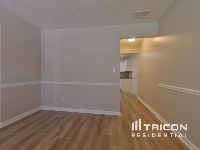 819 Plumbridge Ct, Lithonia, GA 30058 - photo 3