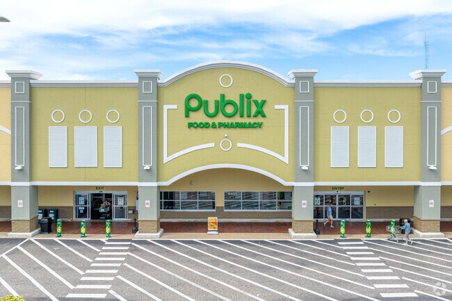 Grab all your fresh produce and favorite groceries at Publix Supermarkets.
