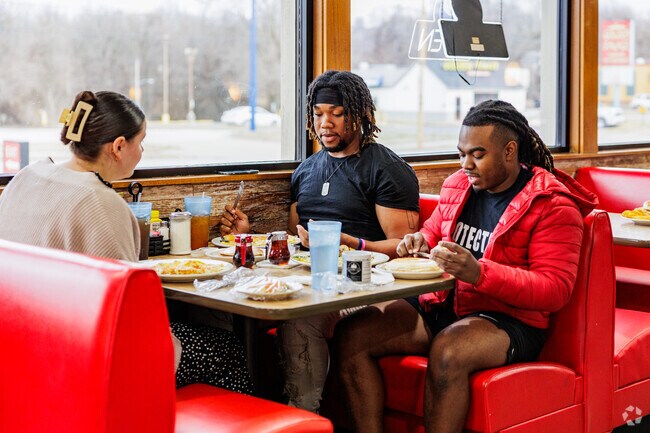 Doling residents hop over to Kearney Street Cafe for a hot serving of local comfort food.
