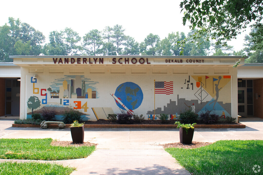 Main entrance to Vanderlyn School in Dunwoody, Dunwoody GA