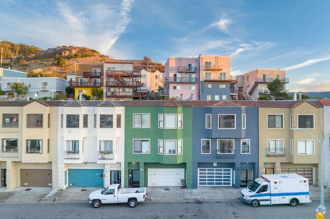 Bayview Heights' hilly terrain offers terraced living, with views of downtown.