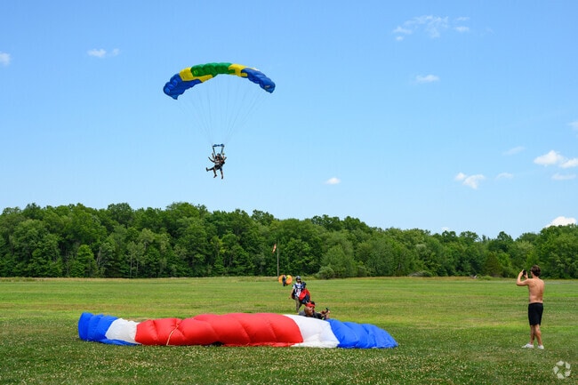 Skydive The Ranch sits in the heart of Gardiner and is a popular destination for first timers.