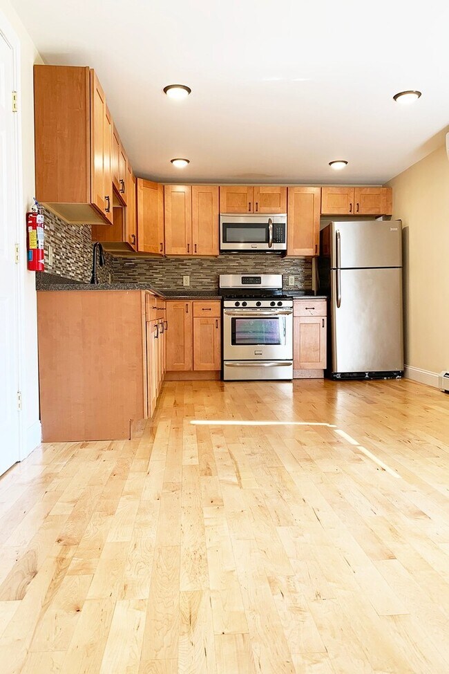 152 North St unit A, Burlington, VT 05401 - photo 3