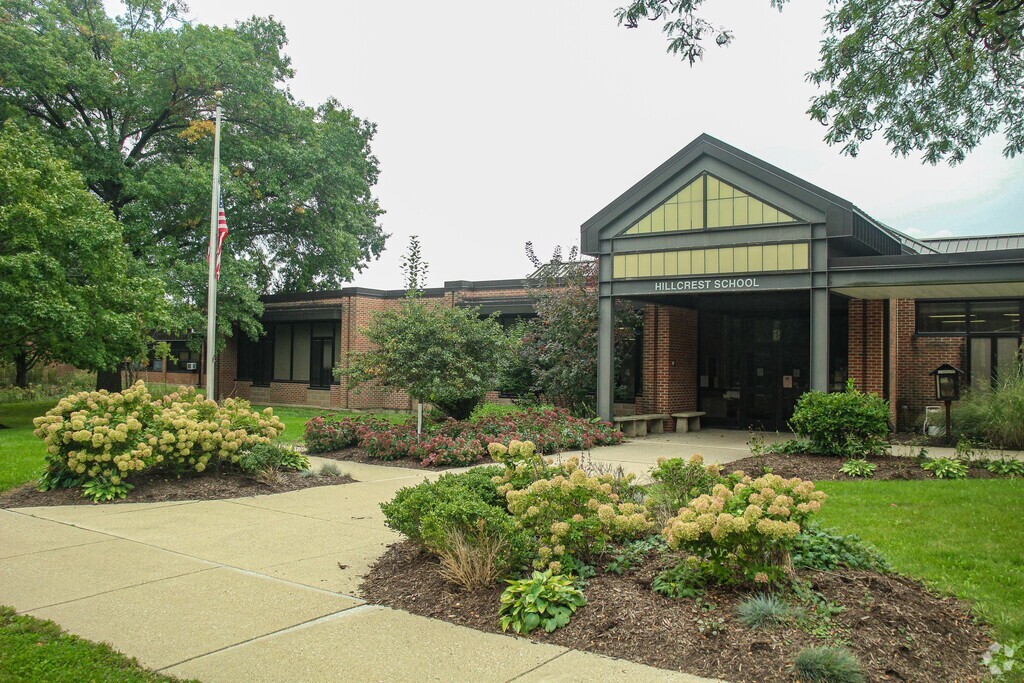 Hillcrest Elementary School serves students in the South Downers Grove community.