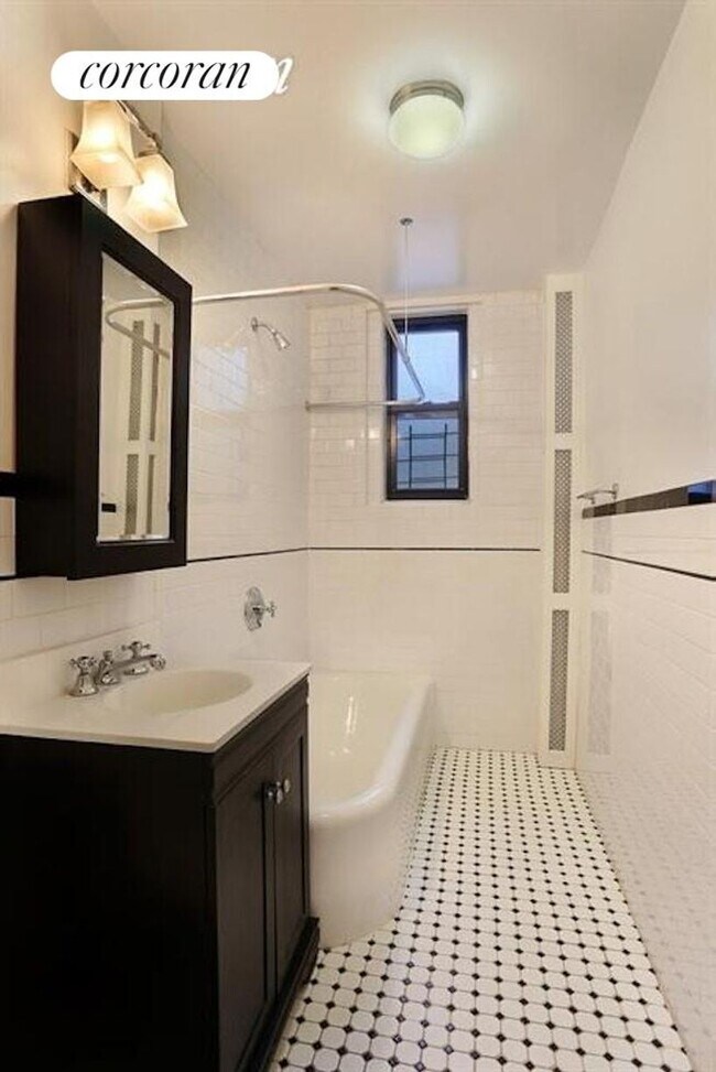 The Crillon Court, New York, NY 10032 - photo 2