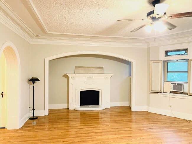 1527 W Pratt Blvd, Chicago, IL 60626 - photo 4