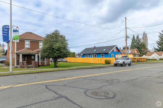 Single-family homes in Downtown Kent boast large lots with tons of space for a green lawn.