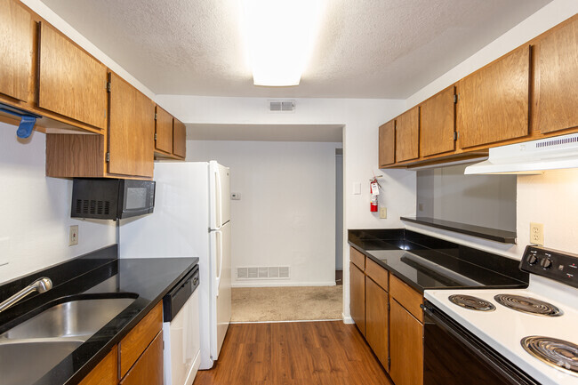 3BR, 2BA - 1120 SF