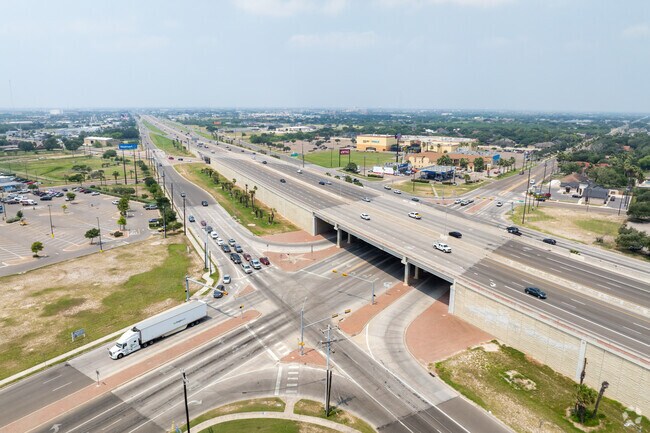 Murillo has easy to the major US 281 highway located nearby.