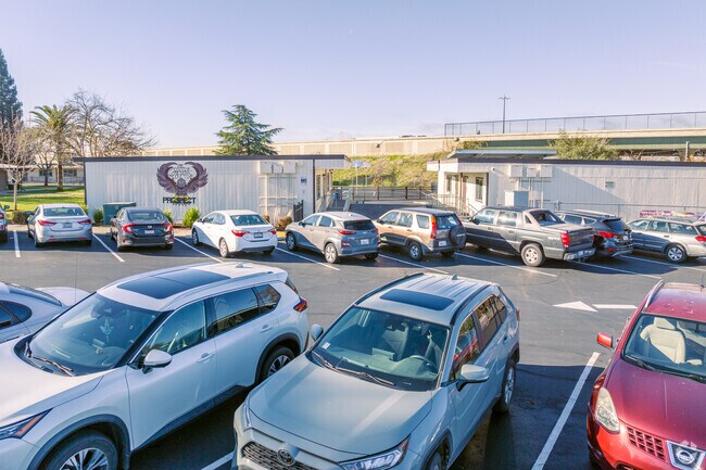 There is plenty of parking at Kinney High (Continuation) School.